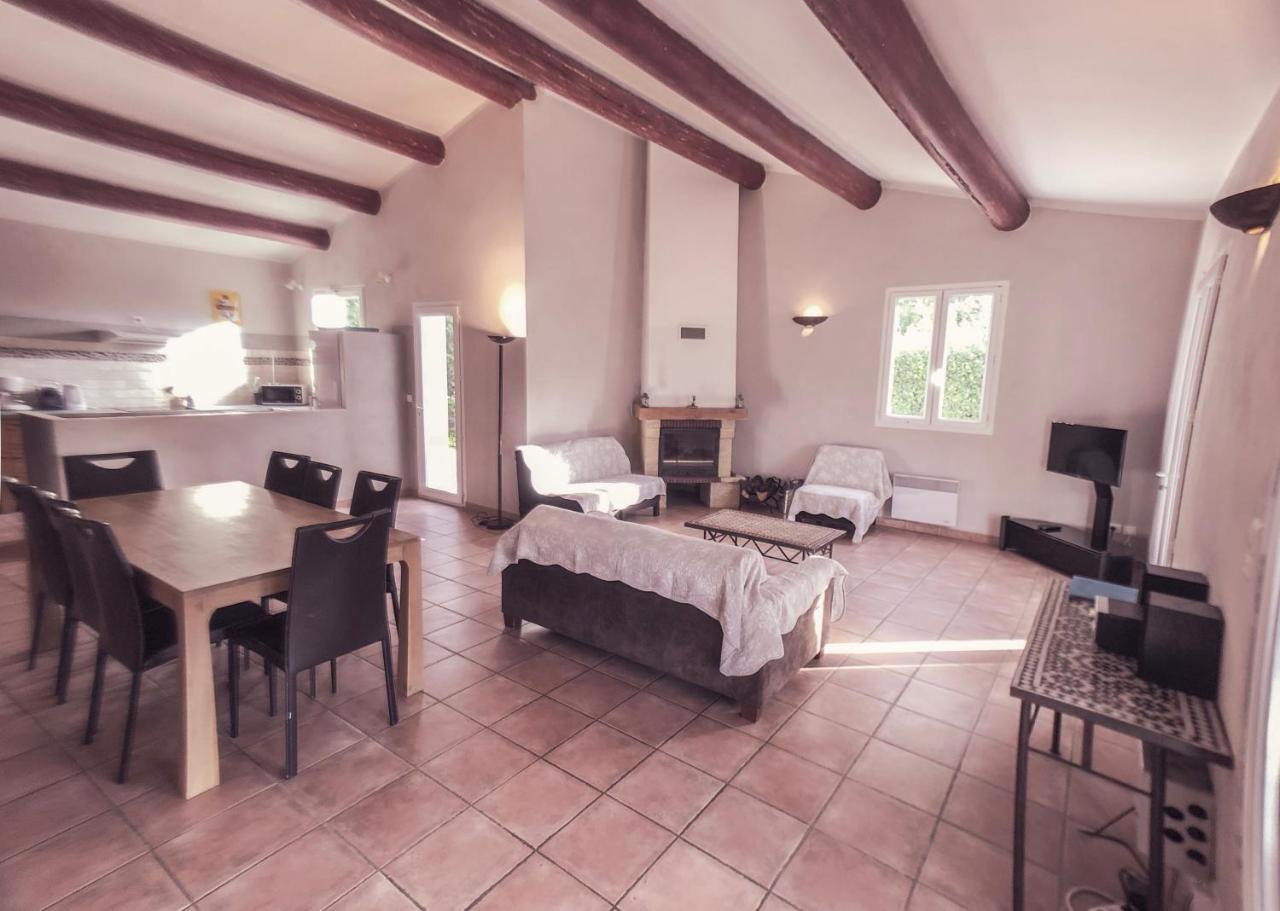 Villas De La Ferme Du Gros Noyer Malaucene Exterior photo